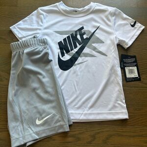 NWT Nike Boys Set size 6